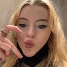 Megan Arnott (meganarnott2002)