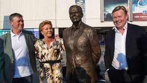 Jun 16, 2021 · memphis depay wants to play under ronald koeman at barcelona, despite being linked with a summer switch to chelsea. Fc Barcelona La Liga Koeman Depay Hasn T Signed Yet But He S Close Marca