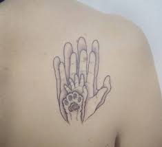 23 Lindos Tatuajes Para Demostrar El Amor Incondicional De Mama Hermosos Tatuajes Tatuaje De La Mano Tatuajes De Parejas