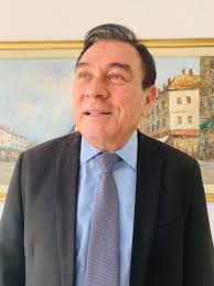 Buenas tardes mis queridos amigos, el verdadero y último sentido de la vida  consiste en tratar de ser feliz sin hacer daño a nadie y en compartir la  felicidad con los demás