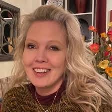 Donna Moll's Instagram, Twitter & Facebook