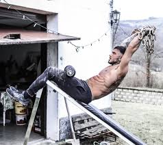 Peracchi con le foto hot di OnlyFans ricompra la casa dei nonni a Borla.  Un sogno - Libertà Piacenza