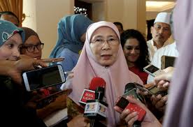 Naib presiden pas, idris ahmad bercakap kepada media di hadapan integra tower di kuala lumpur, yang menempatkan kedutaan perancis Wan Azizah Confirms Dr Idris Among Candidates Considered For Selangor Mb Post