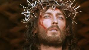 Filmul a fost realizat de franco zeffirelli, in anul 1977. Cum Arata Acum Robert Powell Interpretul Lui Iisus Din Nazaret