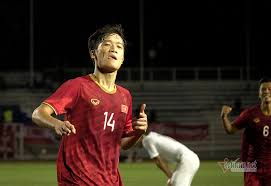 Thích thể thao, âm nhạc. Hoang Ä'á»©c Khong NghÄ© Co Thá»ƒ Láº­p Sieu Pháº©m