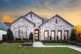 Highland Homes Denton Plan At 3926 Shackleton Court Iowa Colony Tx In The Meridiana Community Highland Homes Home Builders Estate Gates