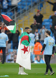 خطف رياض محرز، لاعب نادي مانشستر سيتي ومنتخب الجزائر، اهتمام رواد مواقع التواصل الاجتماعي، وتصدر قائمة أبرز المواضيع التي يتم البحث عنها بمحرك البحث غوغل. Ø§Ù„Ù‚Ø¯Ø³ ÙŠÙ†ØªÙØ¶ On Twitter Ø§Ù„Ù„Ø§Ø¹Ø¨ Ø§Ù„Ø¬Ø²Ø§Ø¦Ø±ÙŠ Ø±ÙŠØ§Ø¶ Ù…Ø­Ø±Ø² ÙŠØ±ÙØ¹ Ø¹Ù„Ù… ÙÙ„Ø³Ø·ÙŠÙ† Ø£Ø«Ù†Ø§Ø¡ Ø§Ø­ØªÙØ§Ù„Ø§Øª Ù…Ø§Ù†Ø´Ø³ØªØ± Ø³ÙŠØªÙŠ Ø¨Ø§Ù„Ø¯ÙˆØ±ÙŠ Https T Co Vy65ddlqua Twitter