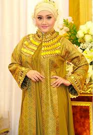 Model rambut yang kedua untuk orang gemuk yaitu model rambut layer and loose waves. Model Gamis Kondangan Untuk Orang Gemuk Gambar Hijab