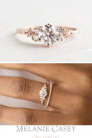 Schneedrift Ring 0 7ct Round Brilliant Diamond 14 Karat Rosegold Einzigartige Debbie In 2020 Beautiful Engagement Rings Unique Engagement Rings White Gold Rings