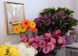 How long should flowers live? Flowers By Living Colours Abu Dhabi Anexpatabroad