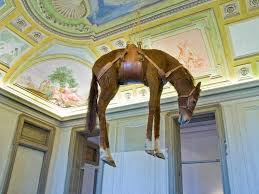 Si trasforma in un souvenir per milano in occasione del salone del mobile 2014. Dal Wc D Oro Al Dito Medio Le Irriverenti Opere Di Maurizio Cattelan Il Sole 24 Ore