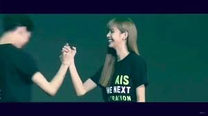 Here's the real reason why blackpink's jisoo chose to dress up as lisa for halloween. Interaksi Manis Lisa Blackpink Dan Bambam Got7 Bikin Fans Baper