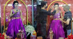 Listen to พุ่มพวง ดวงจันทร์, vol. Un9pxyboabxxrm
