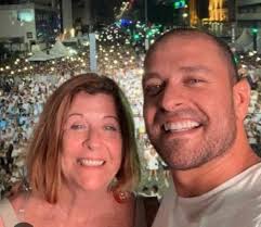 Prof. Josemar concede prêmio Ruth Souza para Ângela Nogueira, mãe do cantor  Diogo Nogueira -