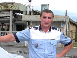 Momente din viaţa de zi cu zi în care deseori te regăsești, povestiri cu tâlc. Cel Mai Haios Politist A Scris O Carte Flash Uri Din Sens Opus Se Vinde In Cateva Zile Cancan Ro