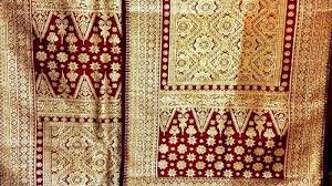 Ada kalanya kain songket memiliki corak penuh dengan beragam hiasan atau beberapa bagian kain saja yang terkadang dipadu dengan teknik ikat. Kain Songket Tribunnewswiki Com Mobile