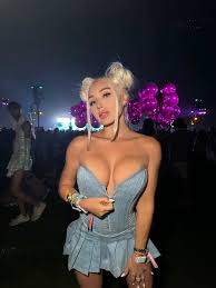 Fotos y videos de Daniella Chávez - ColorMusic