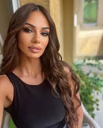 Laura Major's Instagram, Twitter & Facebook