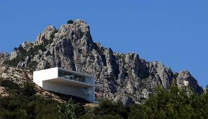Cliff House by Fran Silvestre Arquitectos