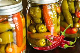 Quando il pollo è quasi cotto unire i peperoni e cuocere insieme qualche minuto. Come Preparare I Peperoncini Sott Aceto