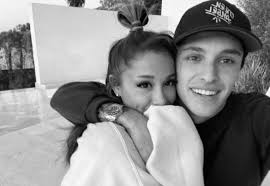 La boda de ariana grande. Cantante Ariana Grande Se Caso En Secreto Con Dalton Gomez El Pitazo