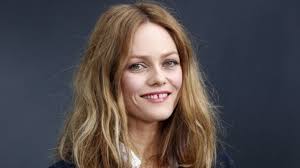 Les amoureux se seraient dit « oui » lors d'une cérémonie intime, au milieu de quelques invités triés sur le volet. L Adorable Cadeau De Mariage De Vanessa Paradis A Samuel Benchetrit