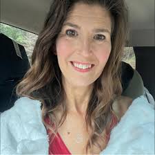 Can I hire someone to teach Canva?