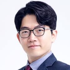 Mara Bird's Instagram, Twitter & Facebook