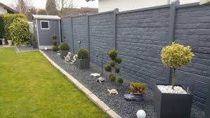 Betonzaun Kowalewski Romania Mit Glatter Abdecku Jardin Vertical Fachada In 2020 Zaun Garten Betonzaun Garten Zaun Ideen