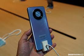 Huawei Nova Y90: elegantní střední ...