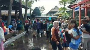 Maybe you would like to learn more about one of these? Pengunjung Pemandian Di Pasuruan Membludak Satgas Kewalahan