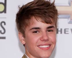 Except for his original shaggy swoop hairstyle, his other styles all share similarities where they are short on the sides and back, and long on the top. 25 Sensational Justin Bieber Hairstyle Collection Slodive