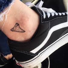 Great Sharks Tooth By Chris Cags From Yesterday For Booking Information Contact Us On 07596 237 438 Or Worcestert Tooth Tattoo Tattoos Shark Tooth Tattoo