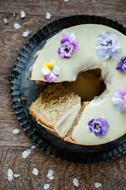 Es war ein schönes familientreffen, es hat uns allen so gut geschmeckt, besonders der kuchen, denn den wollte ich doch unbedingt von diesem rezept nachbacken, und der war so was von gelungen und ausgesprochen lecker, selbst 2 rhabarber nicht gerne esser waren vom geschmack überzeugt. Glutenfreier Veganer Kuchen Mit Hafermehl Foodreich Foodblog