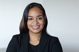 Stephanie Dunbar's Instagram, Twitter & Facebook