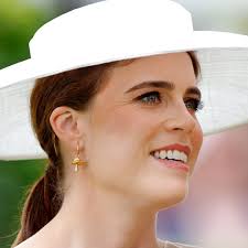 THE TRENDSETTING TRESSES OF NAOMI CAMPBELL