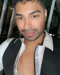 Bernabe Salvador's Instagram, Twitter & Facebook