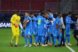 Dans quelques heures, les joueurs de l'équipe de france se réuniront au château de clairefontaine pour débuter l'aventure de l'euro. Om Un Brassard Noir Contre L Olympiakos En Hommage A Samuel Paty L Equipe