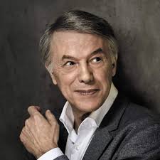 Adamo s'est parfaitement entendu avec camille, la plus extrémiste de nos chanteuses, sur un duo d'anthologie. Salvatore Adamo