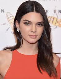 Alla fine di questo articolo, avrete sia fame di dolci che voglia di ottenere un colore di cioccolato lucido per i vostri capelli! Capelli Castani 10 Sfumature Ispirazioni Dal Cioccolato Al Bronde