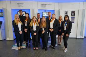 Fragen sie uns, wenn es um ihre finanzen geht. 2018 08 09 Neue Auszubildene Vr Bankverein Bad Hersfeld Rotenburg Eg