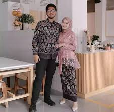 Itulah 127+ gambar model baju kebaya kristen 2019 terlihat keren yang paling direkomendasikan. Baju Couple Alifah Kemeja Kebaya Batik Set Cocok Untuk Acara Kondangan Baju Sarimbitan Model Terbaru Kekinian Lazada Indonesia