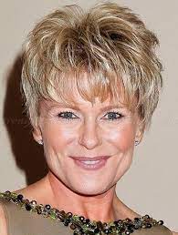 Modele coiffure courte femme 60 ans salon de coiffure boulevard coiffures cheveux courts femme 50 ans modele de coiffure femme mille quinze tendances de la … les fils du. Epingle Sur Coiffure