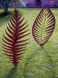 Big Ideas Of Outdoor Metal Decorations To Improve In Your Minimalist House Goodnewsarchitecture Garden Art Sculptures Metal Garden Art Garden Art