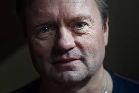 Tre betjente såret i England under uroligheder efter knivangreb