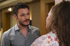 Suna'nın gelişiyle endişeye kapılan leyla, bir umut cem'i beklemeye başladı. Glass Ceilings Tv Series 2021 Imdb