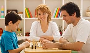 Que mi mamá o mi papá tengan más tiempo para jugar los niños. La Importancia De Los Juegos De Mesa En Familia Etapa Infantil