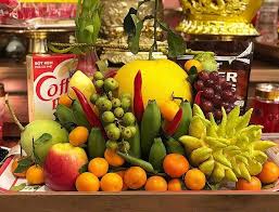 Trước là thờ cúng tổ tiên, sau là ước mong năm mới mâm ngũ quả gồm 5 loại quả có 5 màu sắc khác nhau. Dnte1a1m7veypm