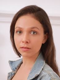 Julia Brito's Instagram, Twitter & Facebook