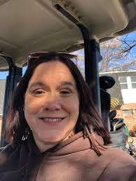 Katie and family enjoying an afternoon of golf today, very cool. I did a  bit of 'crazy golf' a few years ago and that's about it😄 They do proper  rounds of golf😎